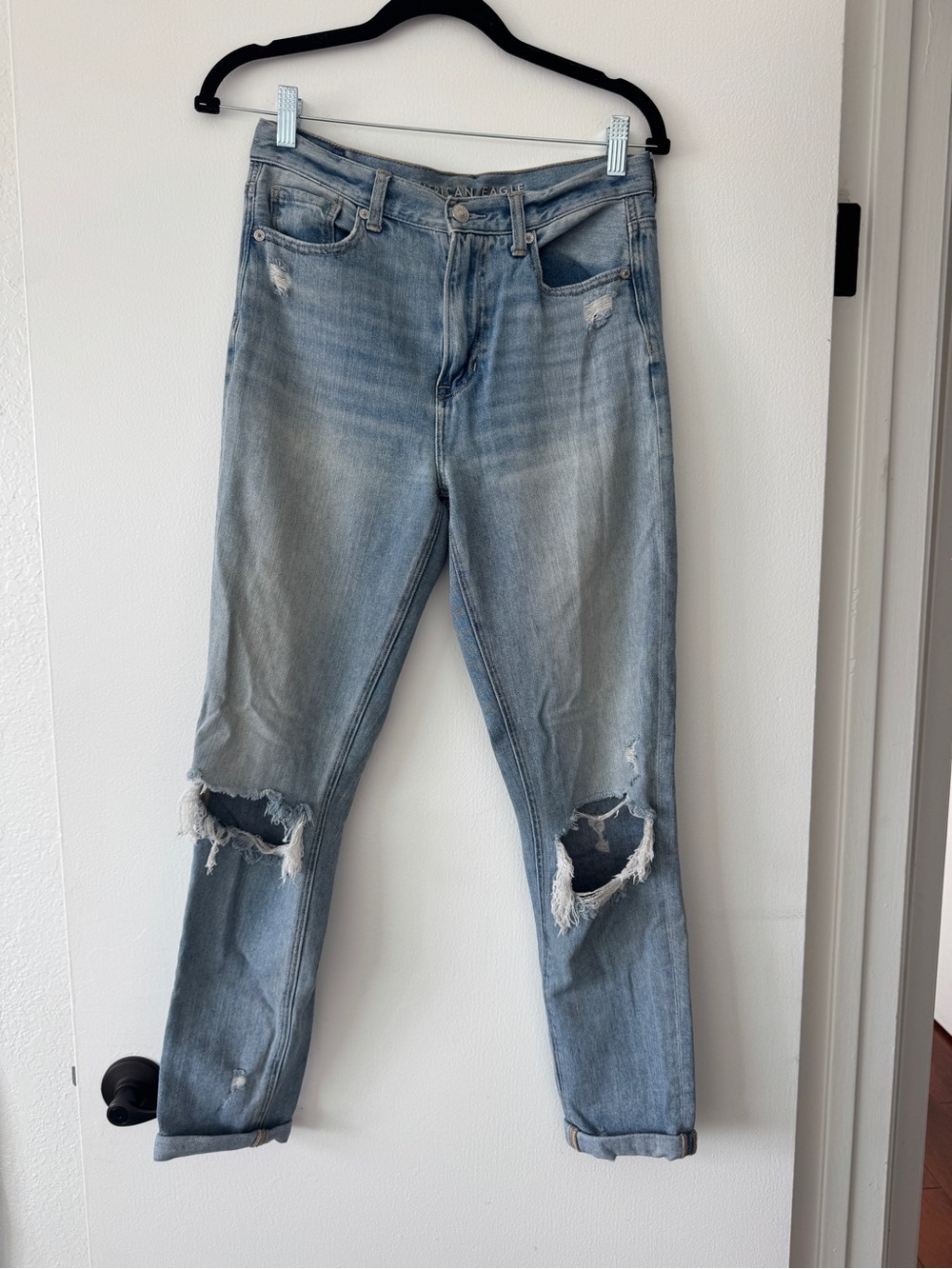 American Eagle Mom Jeans Light Wash Distressed Denim | Size 8 | High Rise